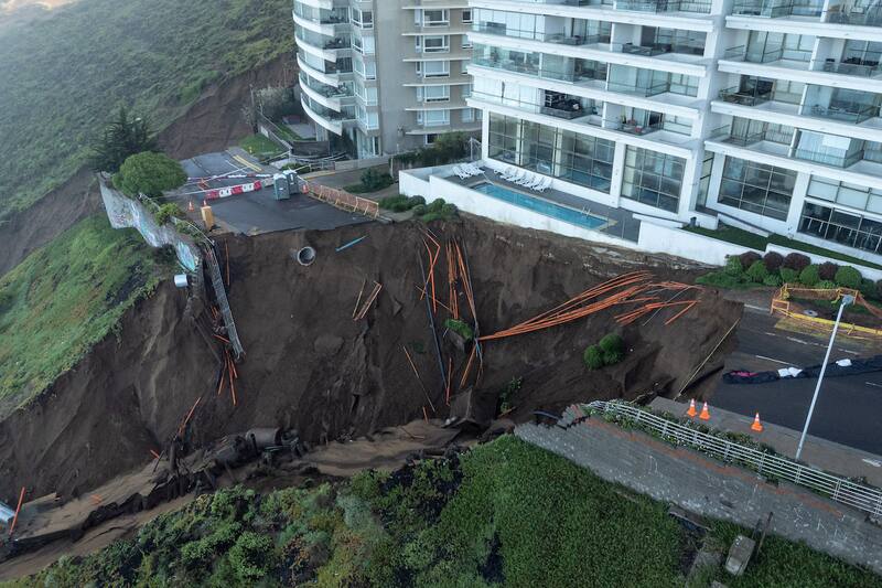 Socavón que afectó al Edificio Kandinsky relacionados a los Permisos de Edificaciones en zonas de riesgo que refiere la Urbanista.