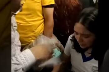 VIDEO | Falla técnica en el Metro: Registran desmayos de pasajeros en vagones detenidos