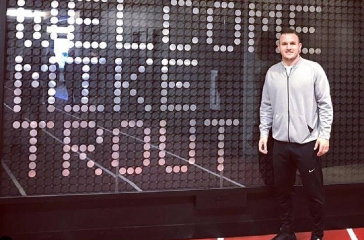 Beisbolista firma el contrato mas millonario de la historia de los deportes