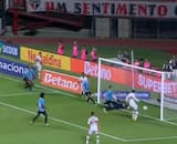 VIDEO | Gonzalo Tapia estaba solo frente al arco y este fallo es lo más comentado hoy en Brasil