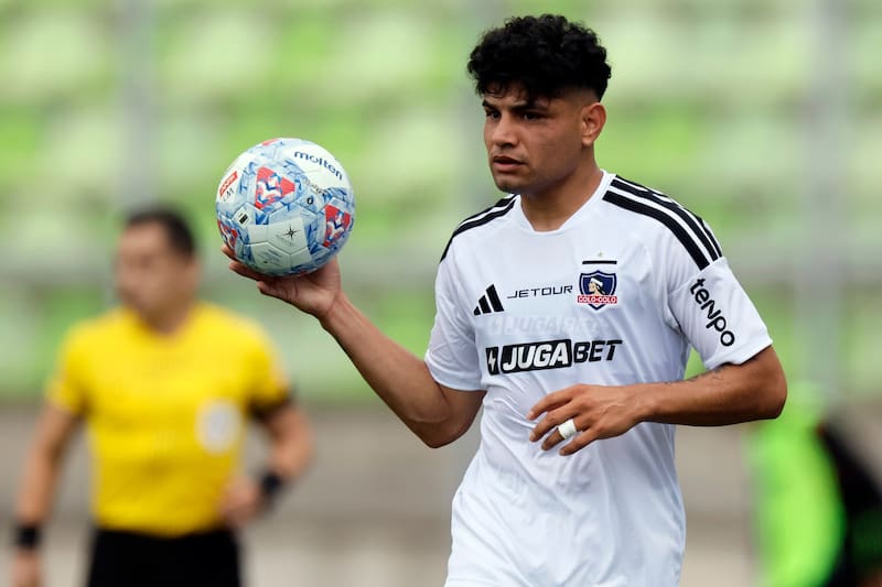 El volante cambia los planes de Fernando Ortiz para el partido contra Huachipato. Foto: Aton.