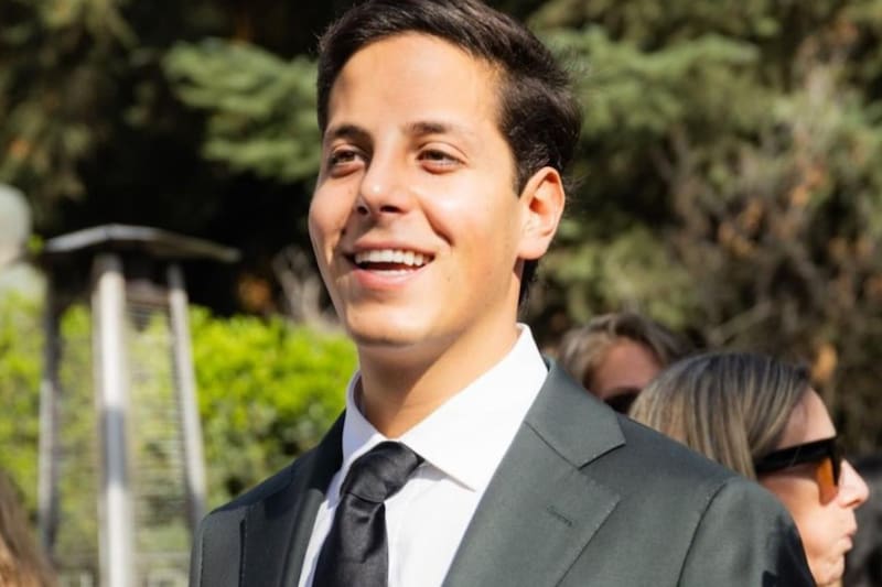 El hijo de Cecilia Bolocco lanzó su colección de zapatillas.