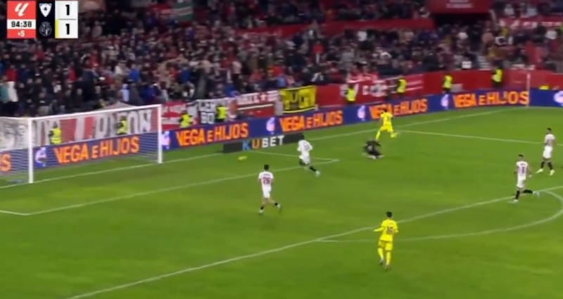 celebraba un gol que le devolvía la confianza, pero el VAR quiso otra cosa.