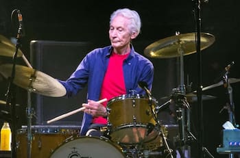 Lejos de los escenarios: Mira una de las últimas presentaciones de Charlie Watts con The Rolling Stones