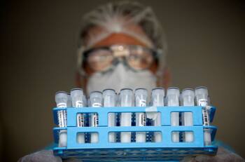 Minsal reporta importante alza de casos por variante Ómicron: "Está presente en todas las regiones"