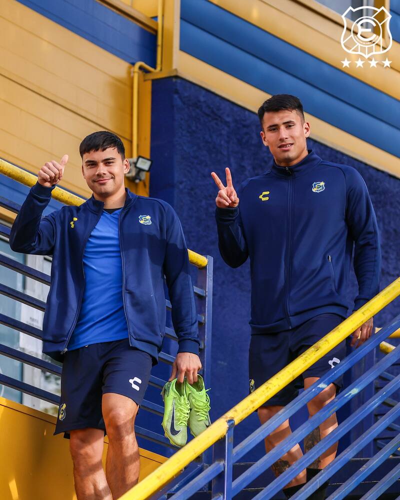 El lateral volvió a los entrenamientos con Everton.