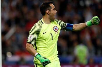 Hace tres años, Claudio Bravo brilló definición a penales ante Portugal en Copa Confederaciones
