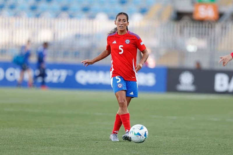 Nayadet López Opazo sufrió la agresión de una jugadora rival en el amistoso ante Paraguay. Foto: @nayadetlopezopazo en Instagram.