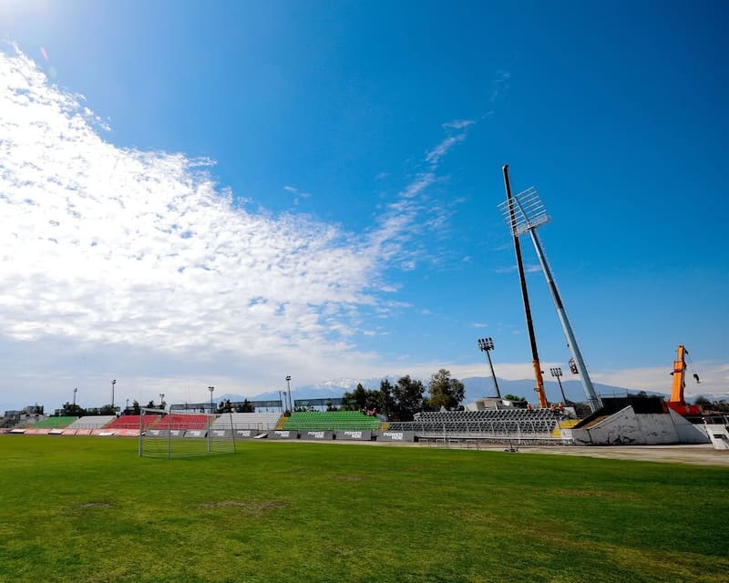Durante el receso del fútbol chileno se instalaron las históricas luminarias en el recinto donde juega Palestino.