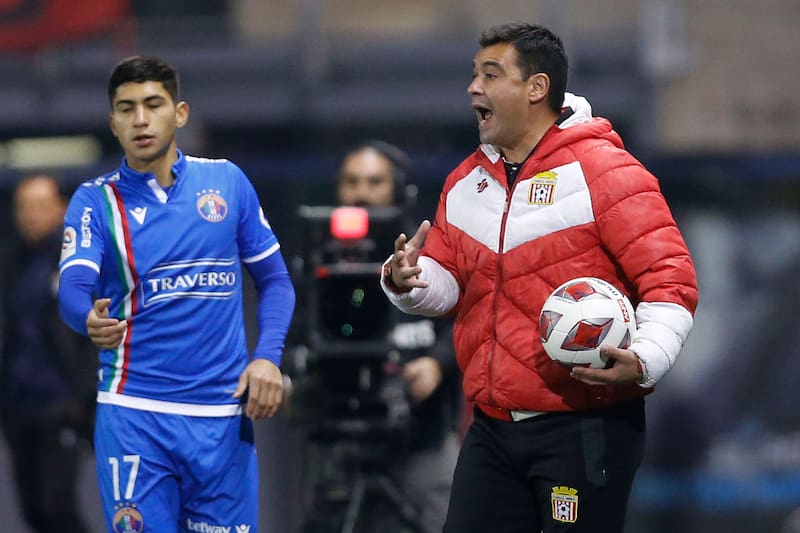 Julio de 2023, el actual DT itálico enfrenta a Audax. "Hoy tengo que pedirle disculpas a Curicó, por no haber ido en el ciento por ciento de mi capacidad".