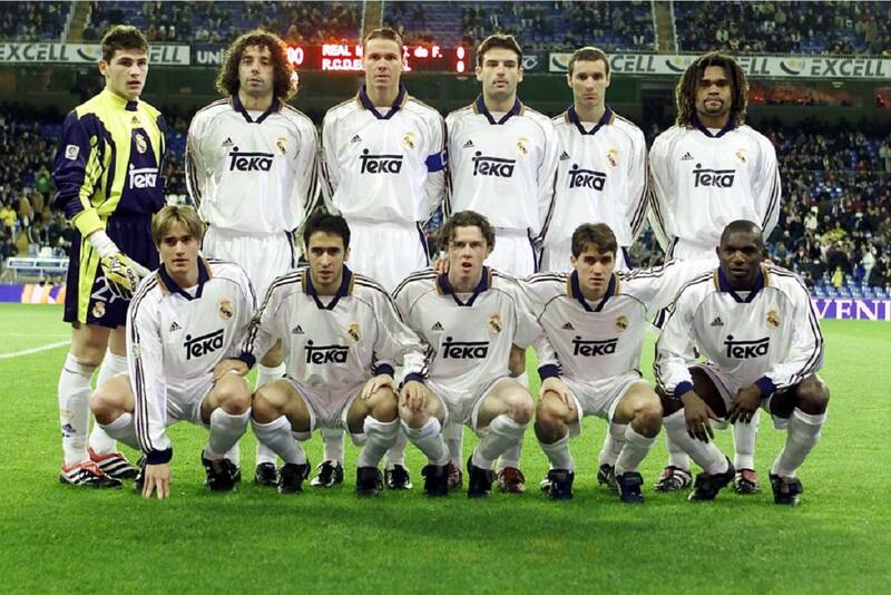 (primero abajo a la izquierda) como jugador del Real Madrid