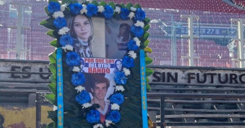 Ofrenda floral en el Estadio Nacional.