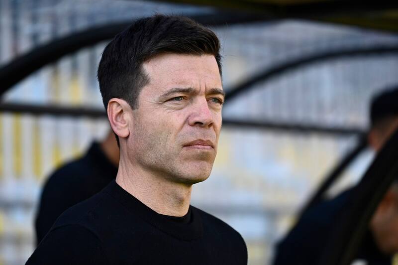 El entrenador de Everton explicó por qué el club viñamarino pretende apelar la expulsión de Álvaro Madrid. Foto: Agencia Aton.