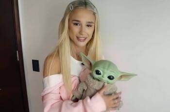 Muy rosado y con una colección de Baby Yoda: Así es el espectacular departamento de Guarén