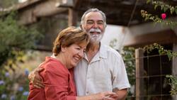 Matrimonios de la tercera edad pueden recibir $45.000 este 2025: Estos son los requisitos