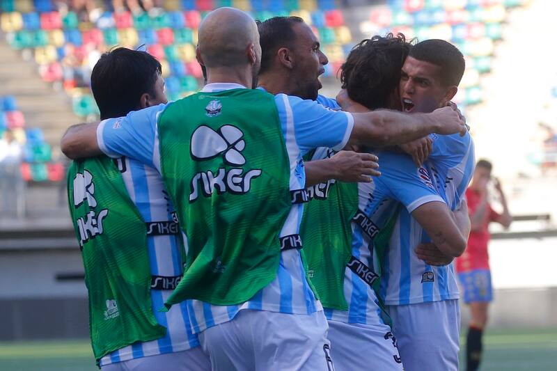 La "Academia" derrotó a Unión Española y lo hundió en la tabla de posiciones.