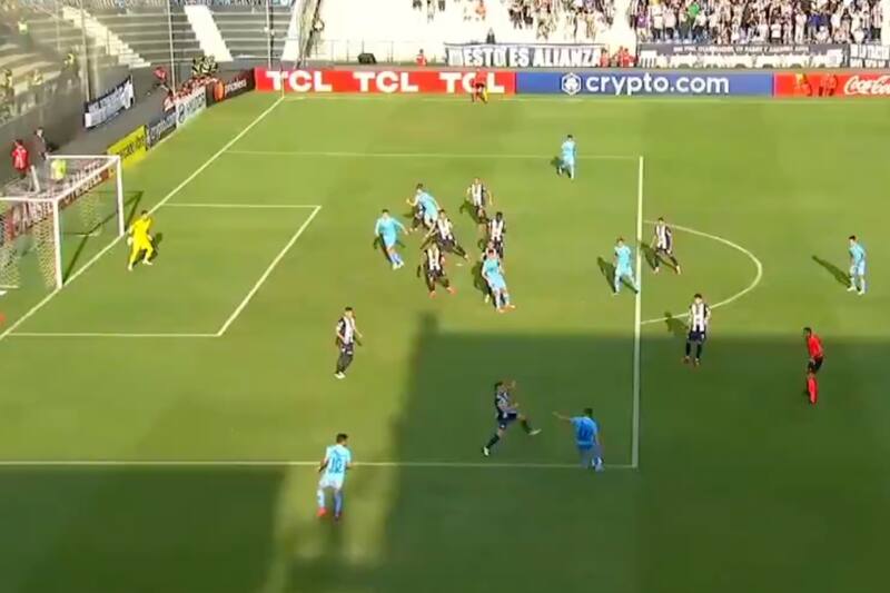 El polémico gol anulado a Steffan Pino en Copa Libertadores.