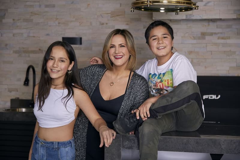 Michelle Adam con sus 2 hijos, Ignacia y Enrique