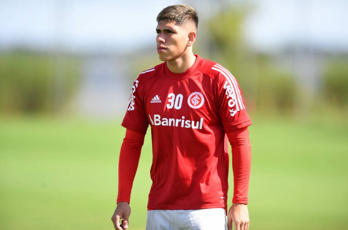 Carlos Palacios no convence y se gana críticas en Brasil: "Solo ha jugado en un club más pequeño que Inter de Porto Alegre"