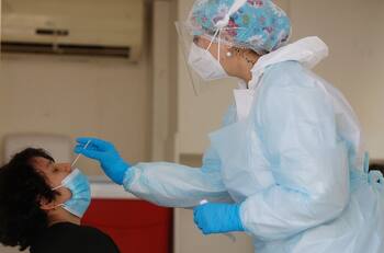 Informe Covid-19: ¿Cuántos casos nuevos y fallecidos reportó el Minsal este lunes 3 de octubre?