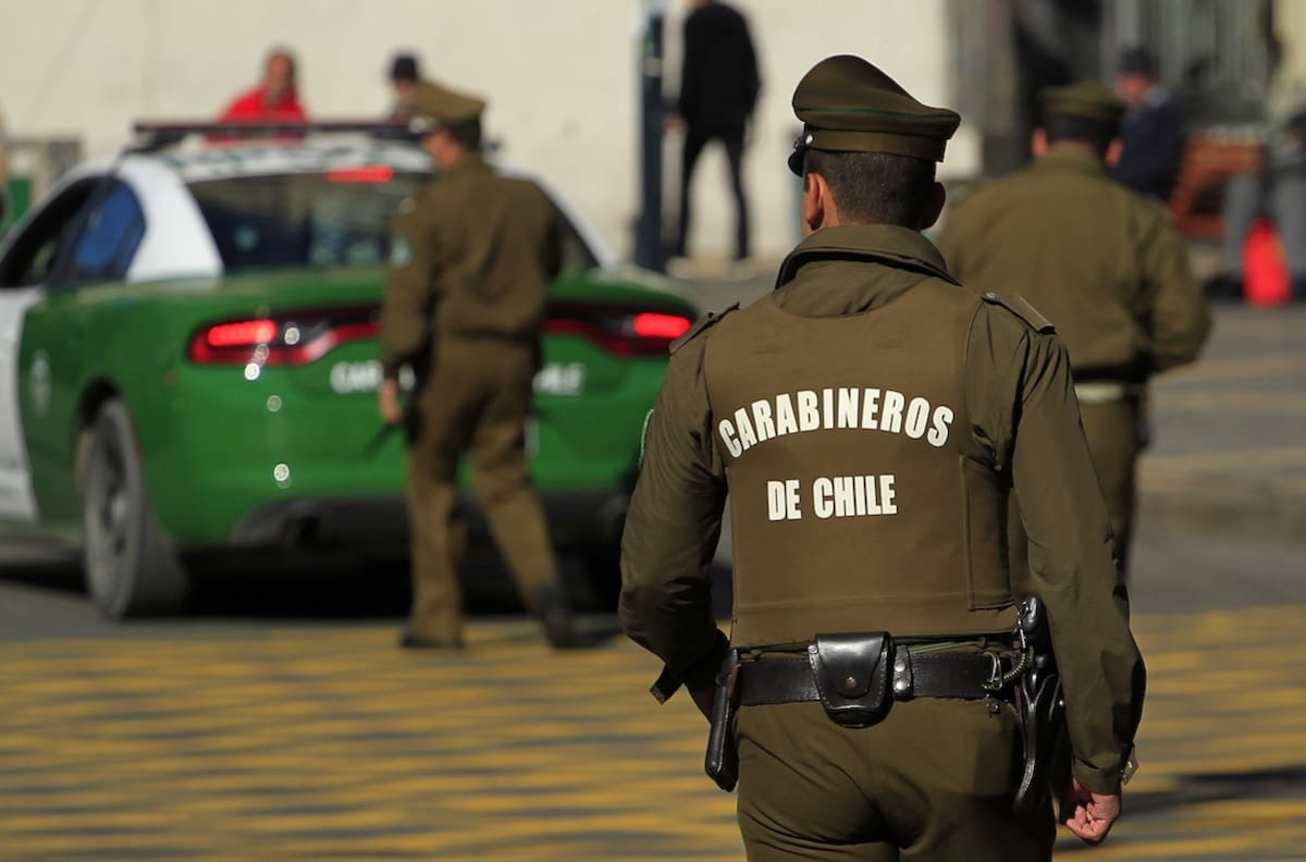 Detienen a Fiscal por participar en fiesta clandestina en Santiago Centro