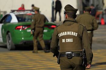 Detienen a Fiscal por participar en fiesta clandestina en Santiago Centro