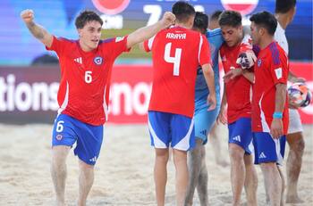 Estreno soñado: Chile debuta con victoria en su histórico primer partido en el Mundial de Fútbol Playa