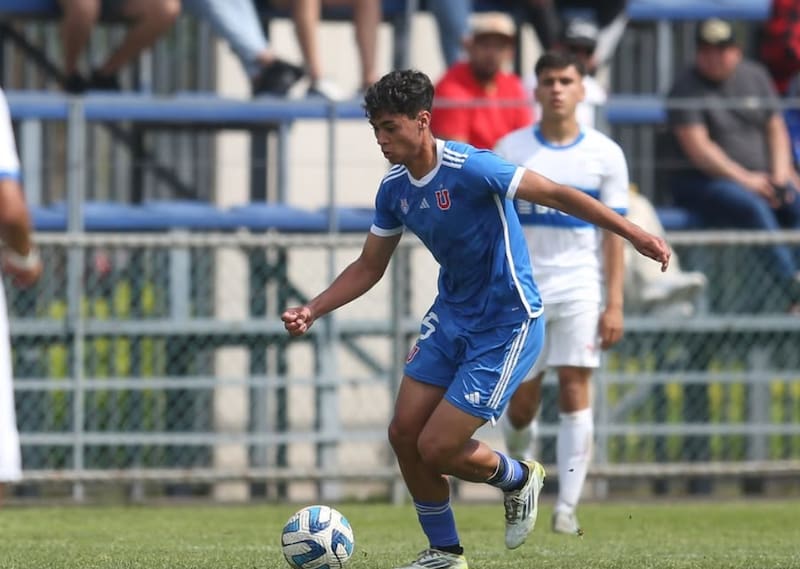 El lateral de la U comienza a sumar bonos para Gustavo Álvarez.