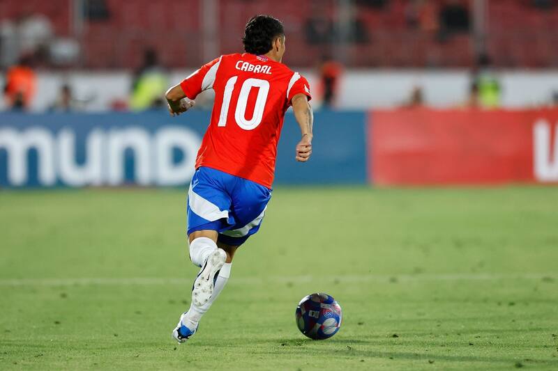 recibe la bendición de Carlos Caszely.