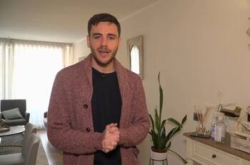 Con especiales “tesoros” de su fallecido padre, Tito Fouillioux: Gonzalo Fouillioux mostró el departamento en el que vive junto a su polola