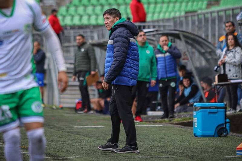 Reciente campeón de Segunda División con Puerto Montt. Foto: @dpmchile / @camilosantanaph