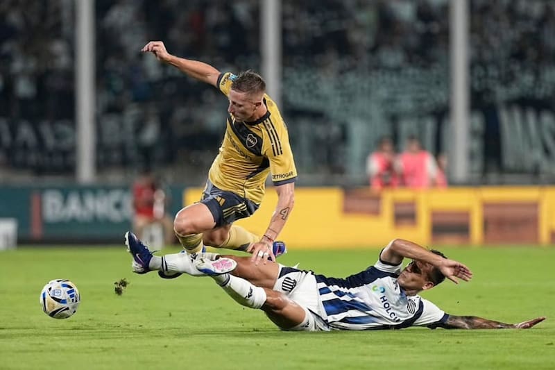 El cuadro Xeneize jugará el martes en Santiago. Foto: @bocajrs en Instagram.