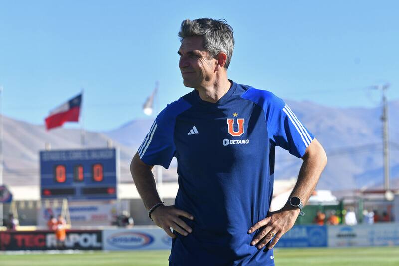 Mauricio Pellegrino tuvo un problema en El Salvador antes de la derrota de la U contra Cobresal. Foto: Aton.