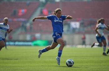 La U goleó 4-0 a la UC en el Estadio Nacional y se quedó con el Clásico Universitario Femenino