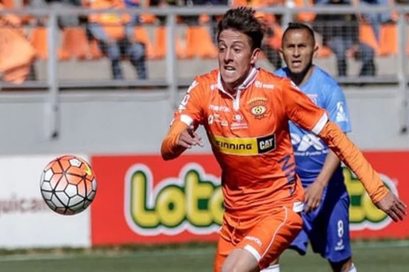 Pablo Parra, con la camiseta de Cobreloa.