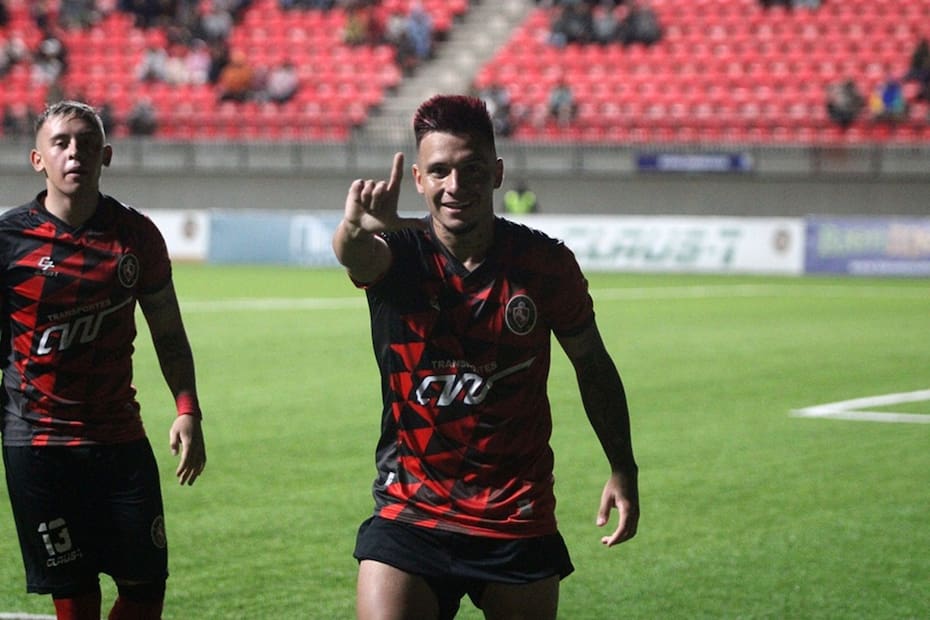 Deportes Limache no se baja del liderato. Crédito: Campeonatochileno.cl.