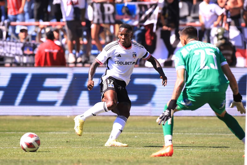 Fabián Castillo regresaría a los entrenamientos de Colo Colo en las últimas semanas de mayo (Foto: Aton)