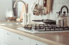 No lleva vinagre: Así de fácil puedes preparar esta crema desengrasante de cocina