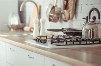 No lleva vinagre: Así de fácil puedes preparar esta crema desengrasante de cocina