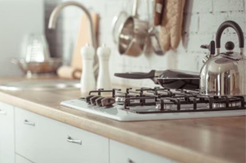 En pocos minutos podrás quitar toda la grasa alojada en tu cocina.
Créditos: Freepik.