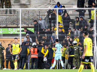 Nuevo papelón en el fútbol chileno: clásico de Copa Chile fue suspendido por menor dañado con bombas de ruido