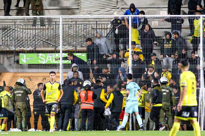fue suspendido tras la caída de una bomba de estruendo que afectó a un menor de edad. (Foto: Aton)