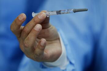 Reino Unido: Mueren 7 personas por coágulos tras vacunarse con AstraZeneca