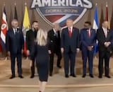 VIDEO | El incómodo momento en que José Antonio Kast es sacado del lado de Donald Trump