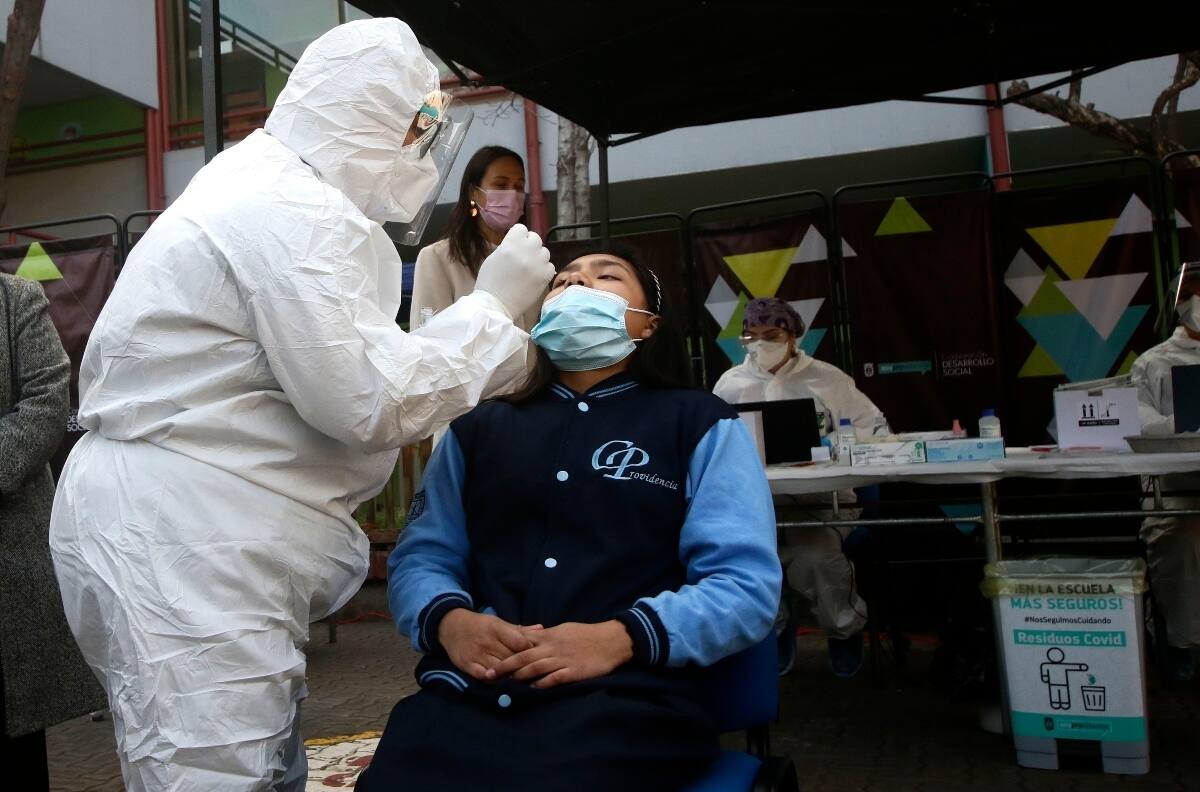 Balance Covid-19: Minsal reporta nueva alza en contagios diarios y en cifra de fallecidos