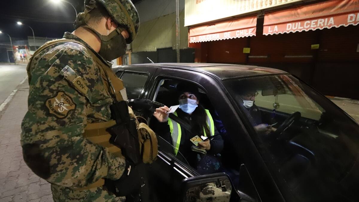 Toque de queda: ¿Cuánto tiempo lleva Chile con esta medida y cuándo terminaría?