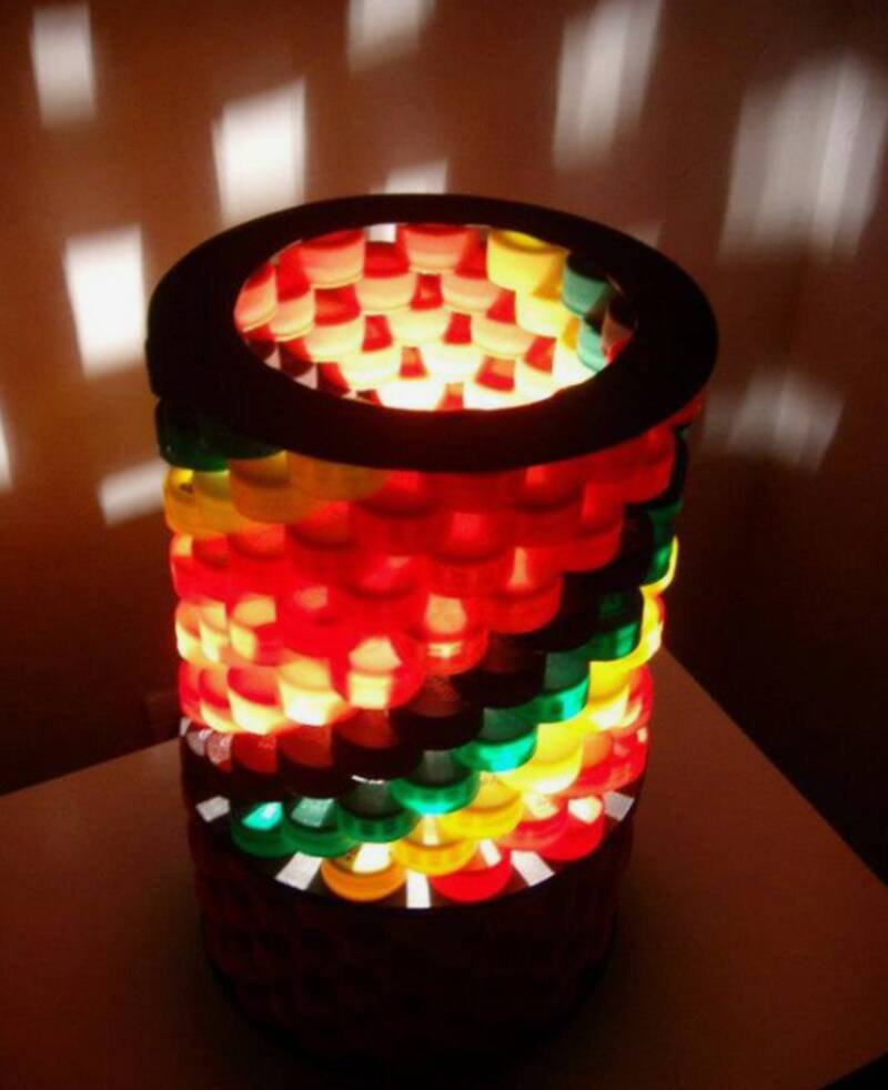 Las tapas de botellas ya no tienen por qué ser un desperdicio ni un daño al medioambiente. | Foto: Pinterest