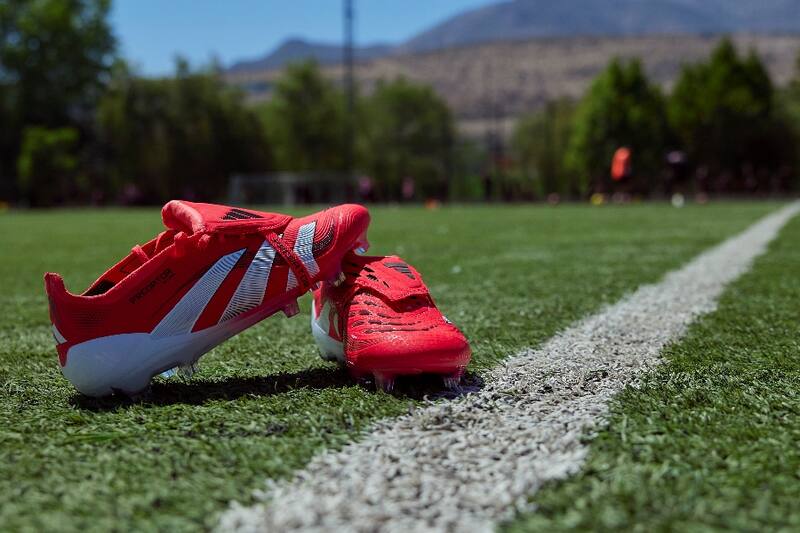 Los zapatos usan Jude Bellingham y Pedri. Foto: Adidas Chile.