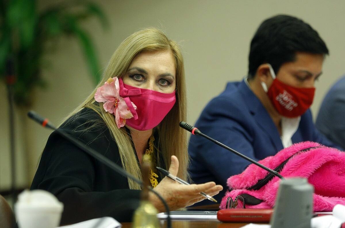 “¿Y la paridad?”: Pamela Jiles cuestionó a Heraldo Muñoz y su equipo de campaña para presidenciales