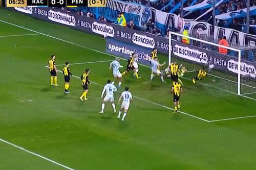 VIDEO | La lluvia complica a Brayan Cortés: el gol de Racing que golpea a Peñarol en Copa Libertadores
